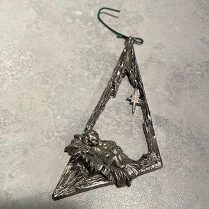 Vintage Peltro Cesellato A Manor ornament